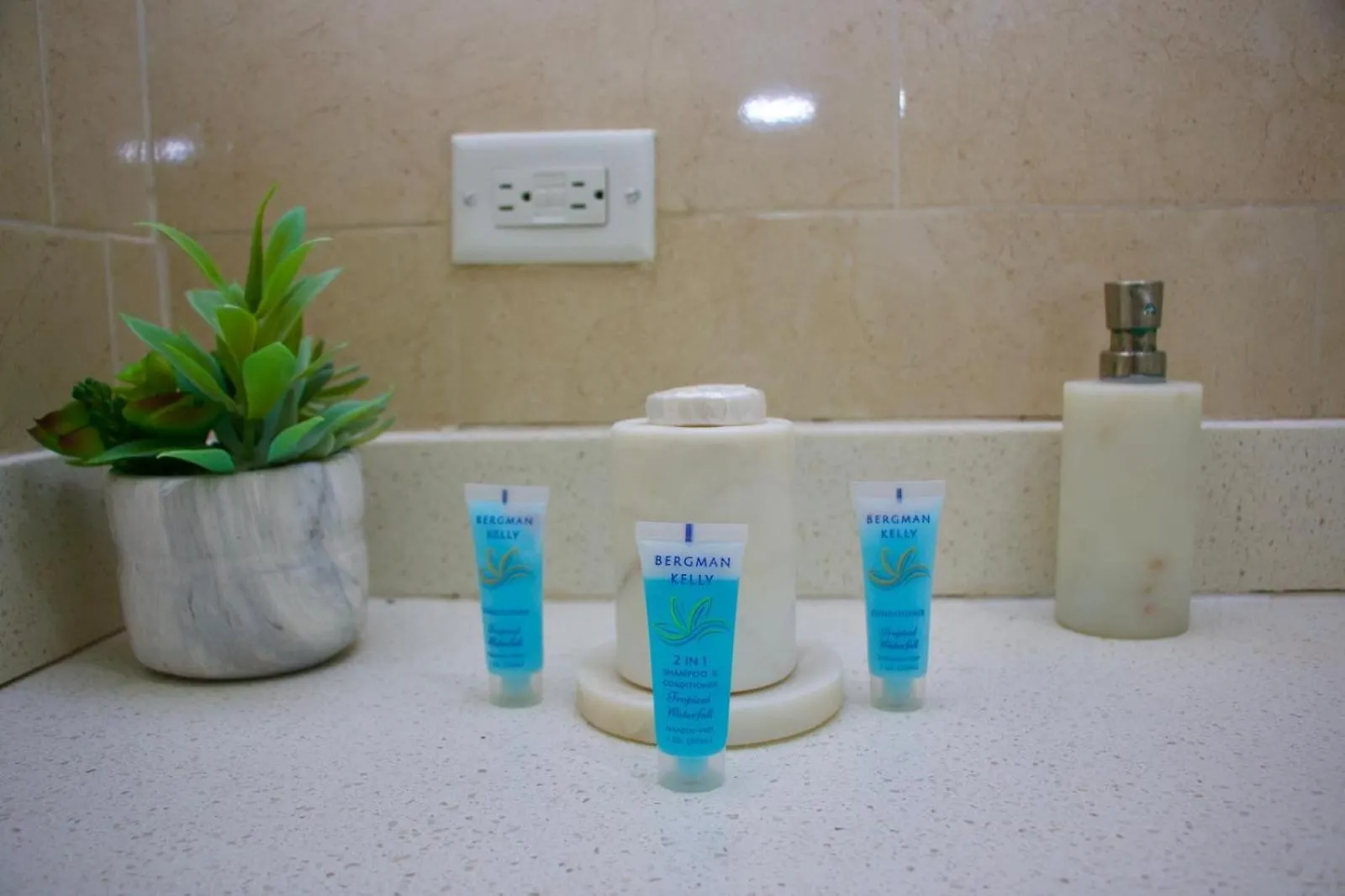 شقة Tropical Bliss Haven كينغستون